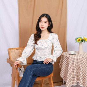 AE Piona - Blouse Lengan Panjang Bunga-Bunga Katun